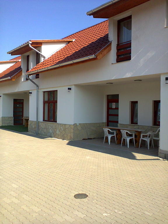 Aba Vezer Vendeghaz Hotell Abaújszántó Exteriör bild