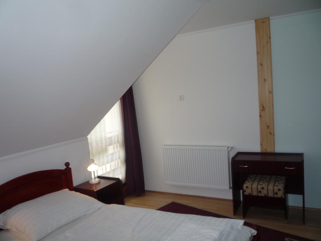 Aba Vezer Vendeghaz Hotell Abaújszántó Rum bild